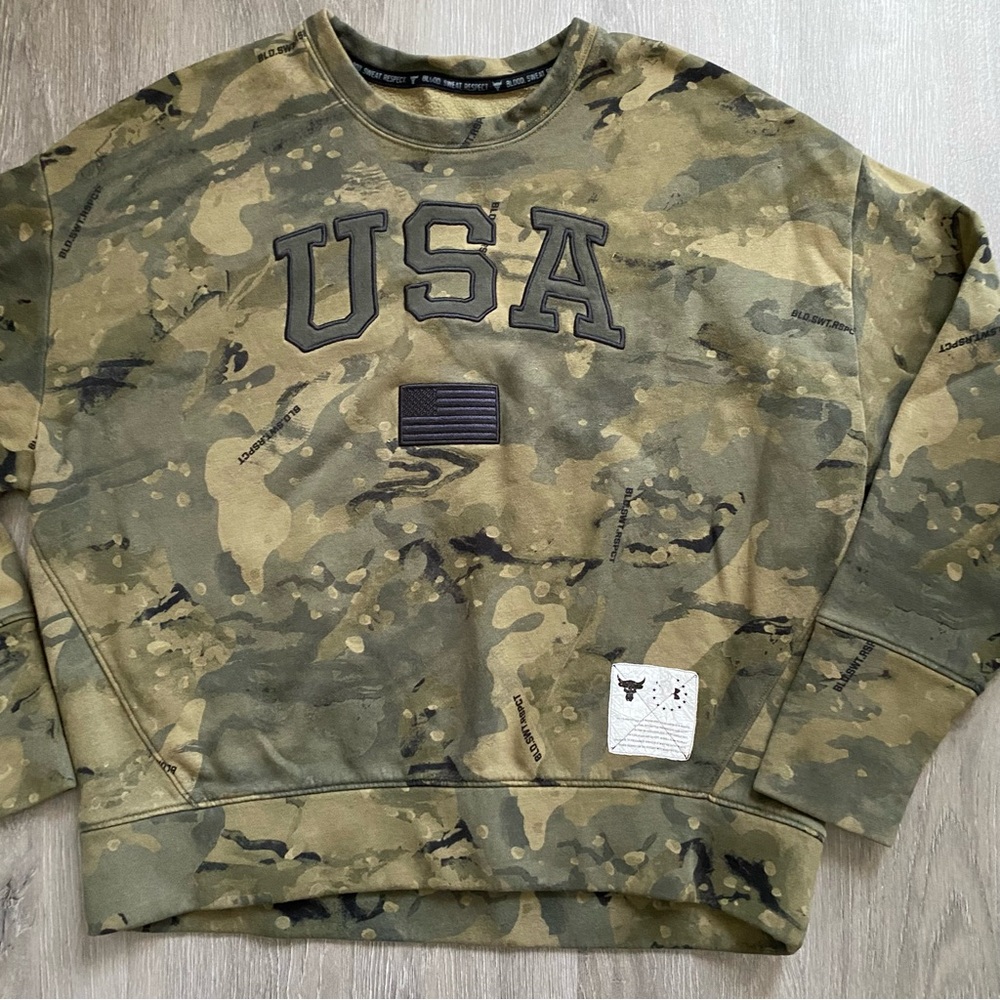Under Armour Project Rock USA Camo Womens Medium Green Crew Neck Sweatshirt